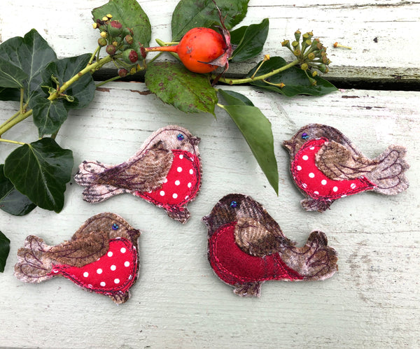 Robin Red Tweed brooch